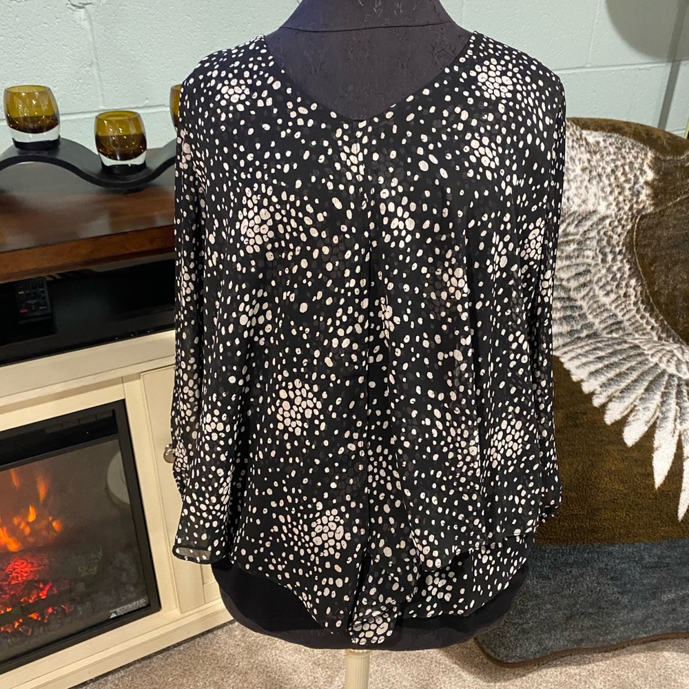 Apt 9 3/4 sleeve black and white top